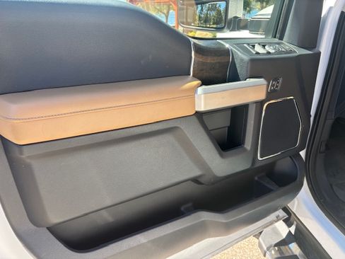 Used 2022 Ford F250 Lariat w/ Lariat Value Package AWD/4WD image 17