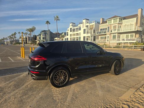 Used 2017 Porsche Cayenne Platinum Edition image 10