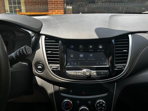 Used 2018 Chevrolet Trax LT w/ LT Convenience Package image 16