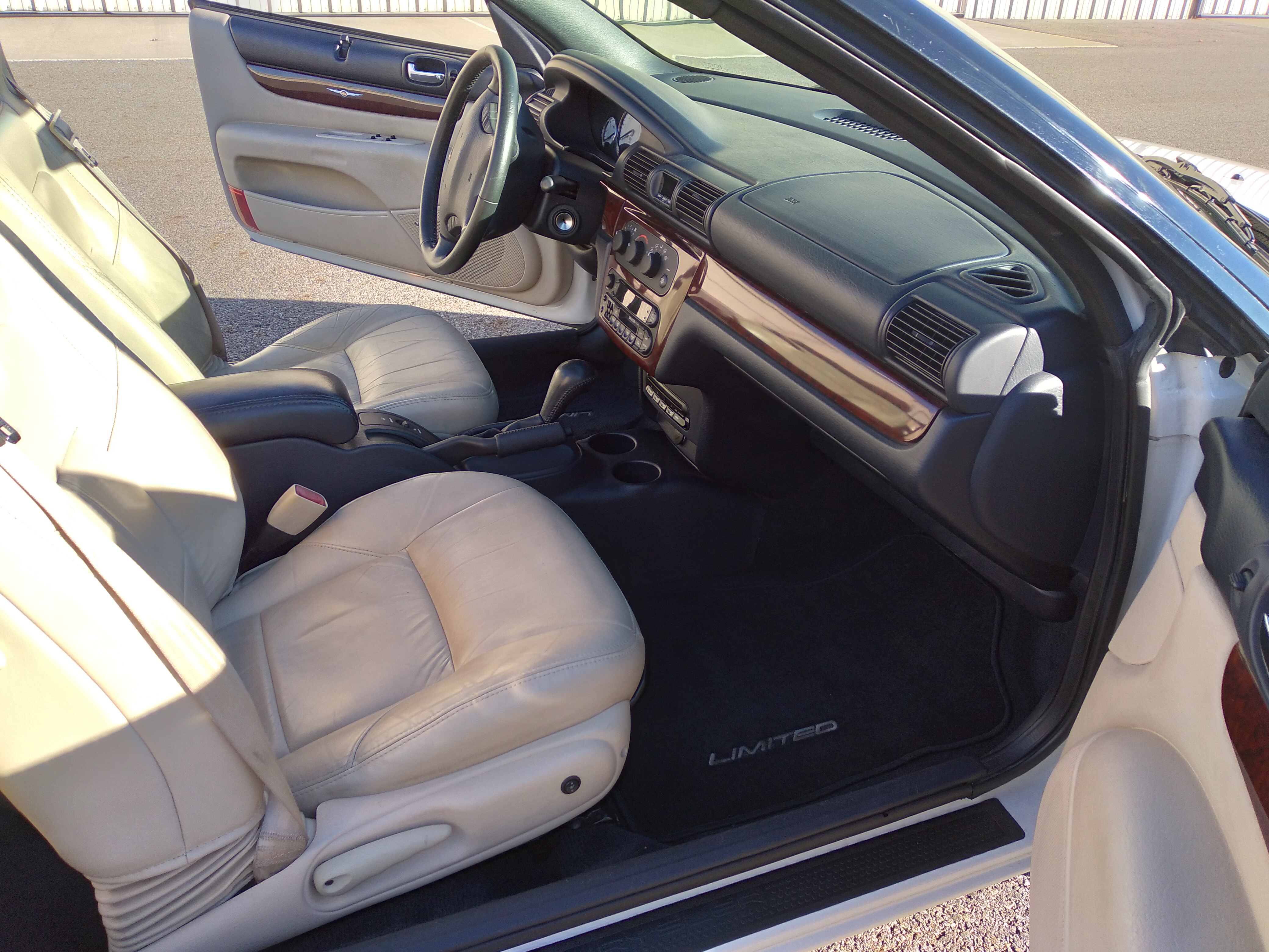 Used 2002 Chrysler Sebring Limited FWD image 23