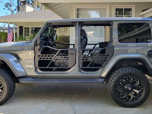Used 2019 Jeep Wrangler Unlimited Sahara AWD/4WD image 10