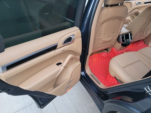 Used 2013 Porsche Cayenne image 19