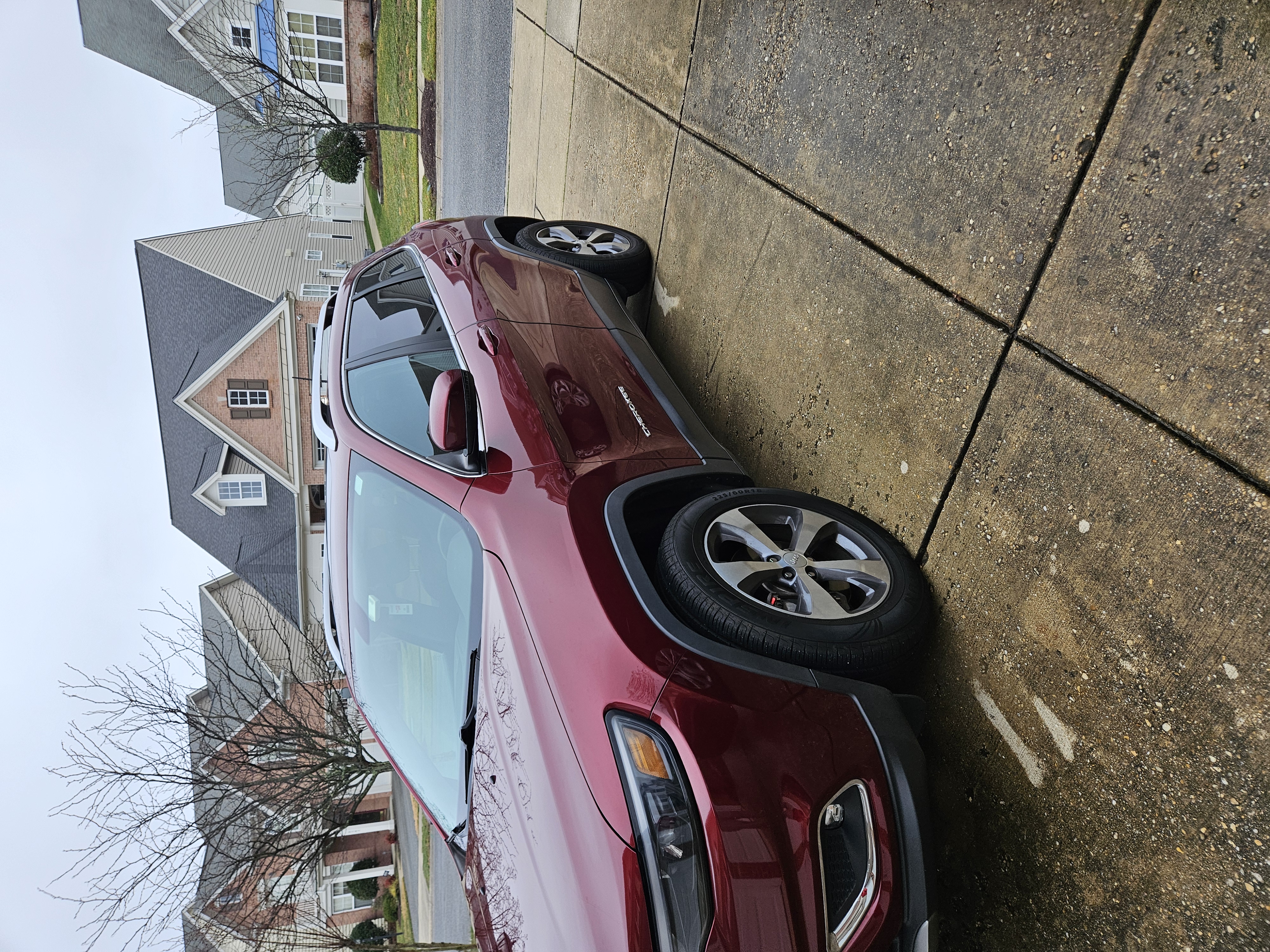 Used 2019 Jeep Cherokee Limited AWD/4WD image 2