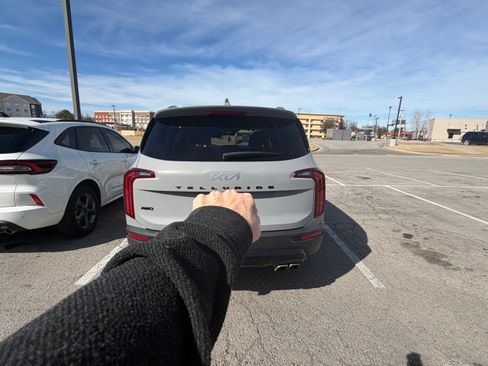 Used 2022 Kia Telluride SX w/ SX Prestige Package image 14