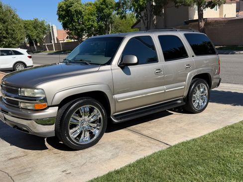 Used 2002 Chevrolet Tahoe LT RWD image 2
