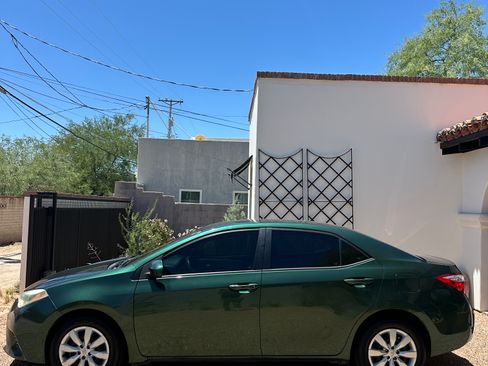 Used 2015 Toyota Corolla LE FWD image 2
