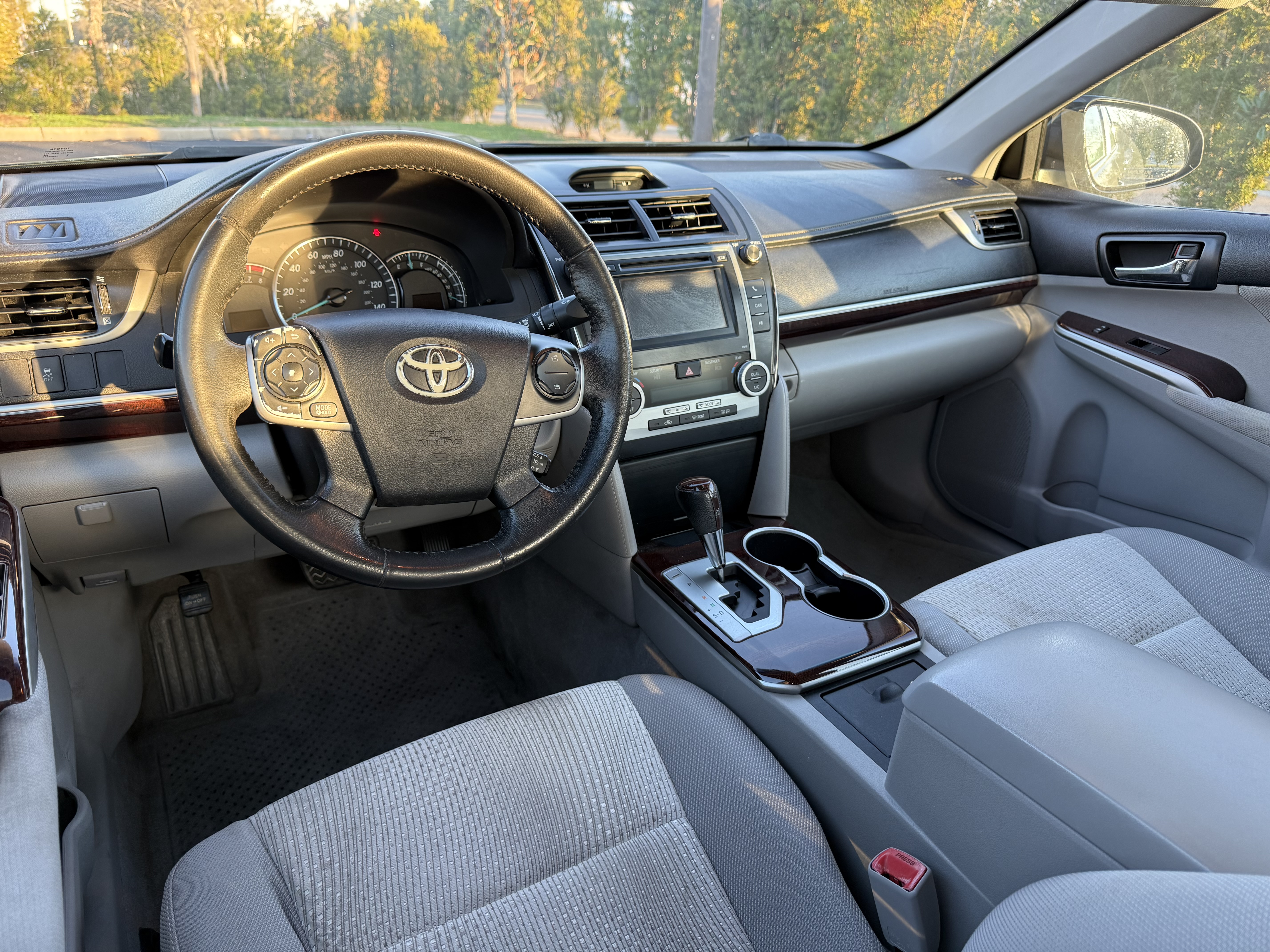 Used 2012 Toyota Camry XLE FWD image 14