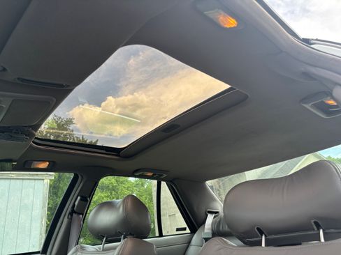 Used 1993 Cadillac Seville FWD image 17