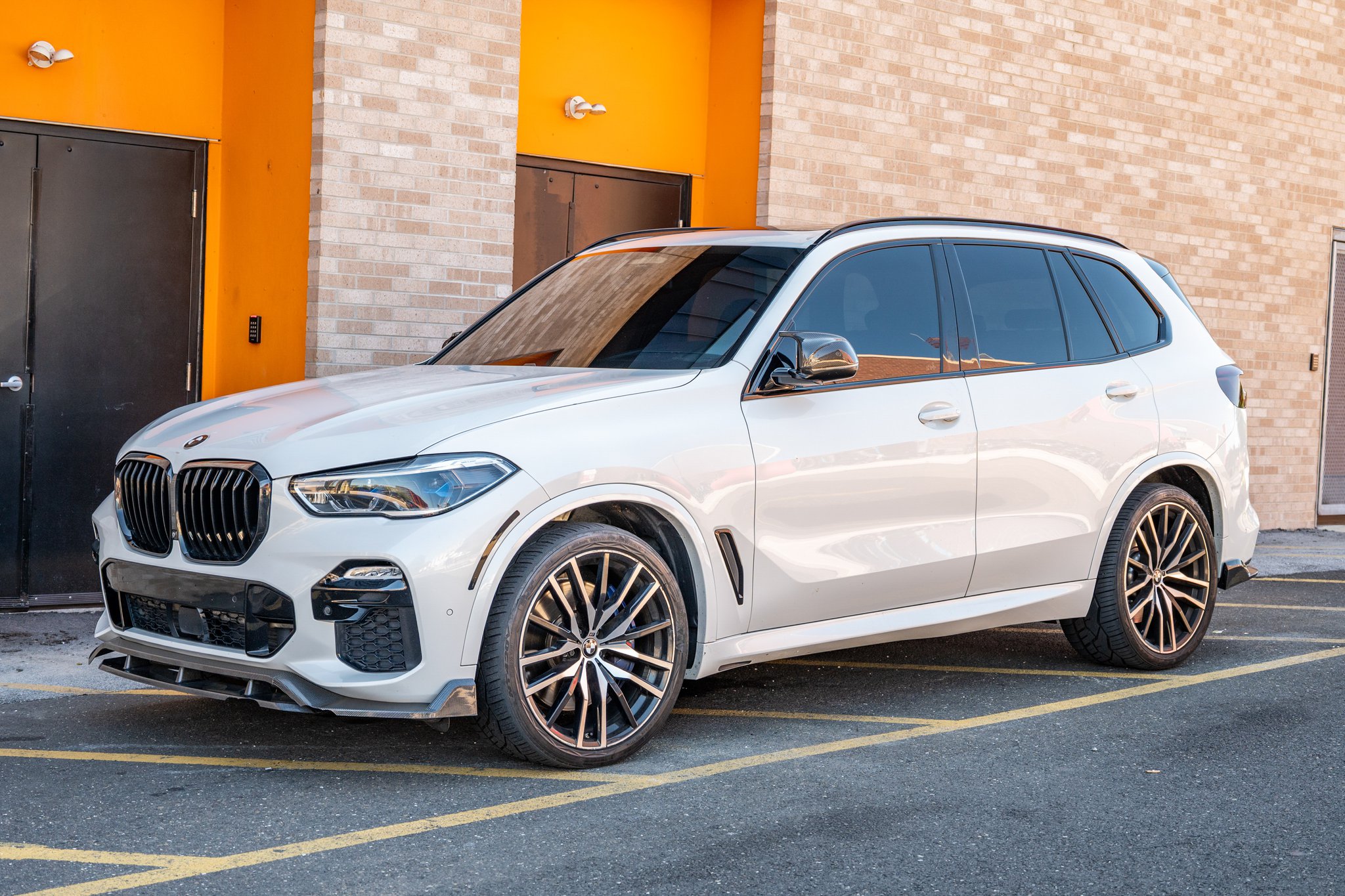 Used 2019 BMW X5 xDrive50i w/ M Sport Package AWD/4WD image 1