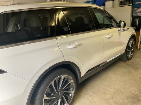 Used 2020 Lincoln Aviator Reserve w/ Equipment Group 202A AWD/4WD image 2