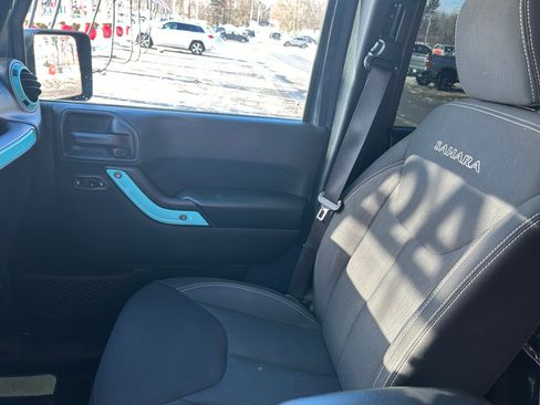 Used 2017 Jeep Wrangler Unlimited Sahara w/ Connectivity Group image 14