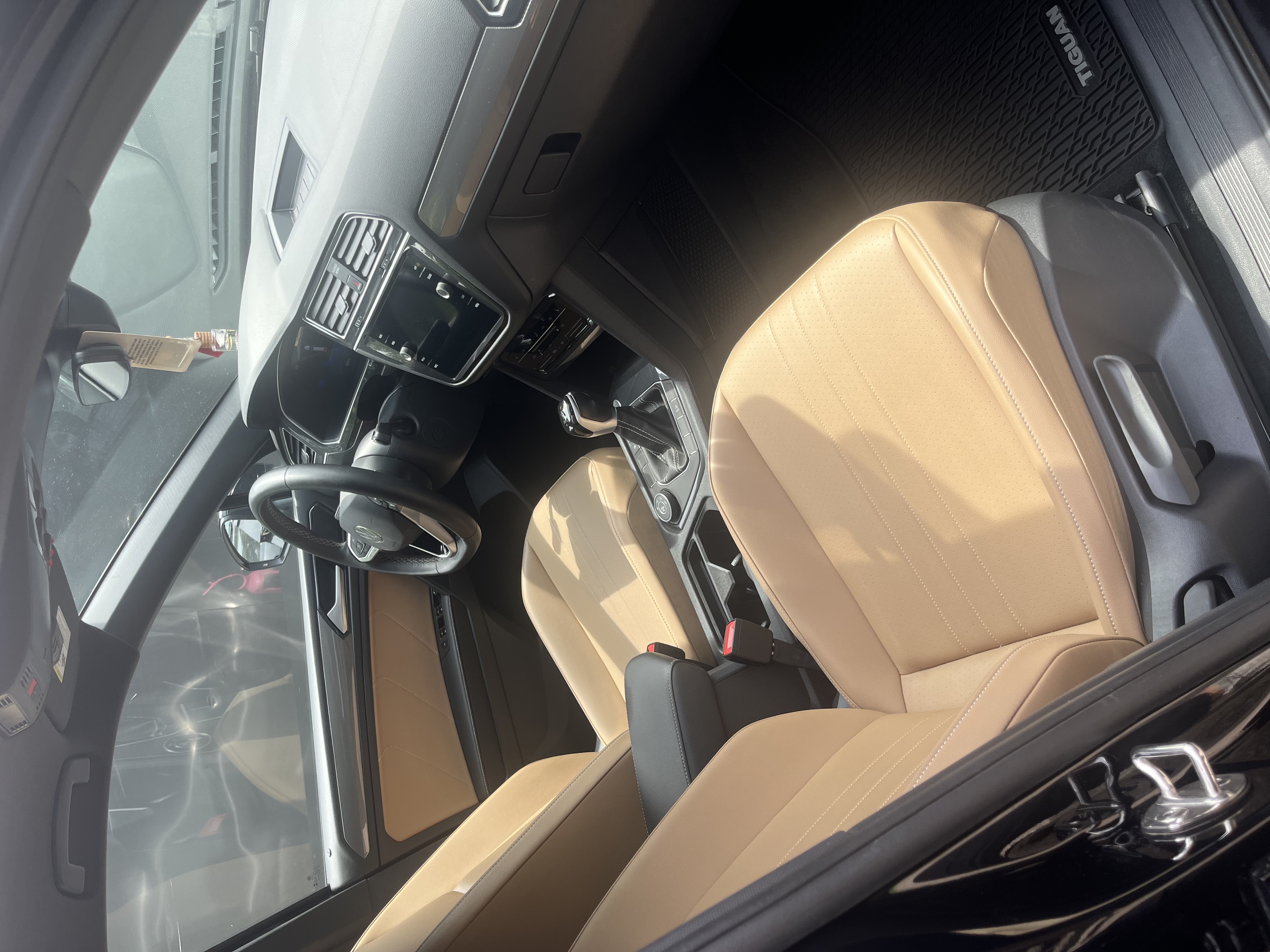Used 2024 Volkswagen Tiguan SE AWD/4WD image 2