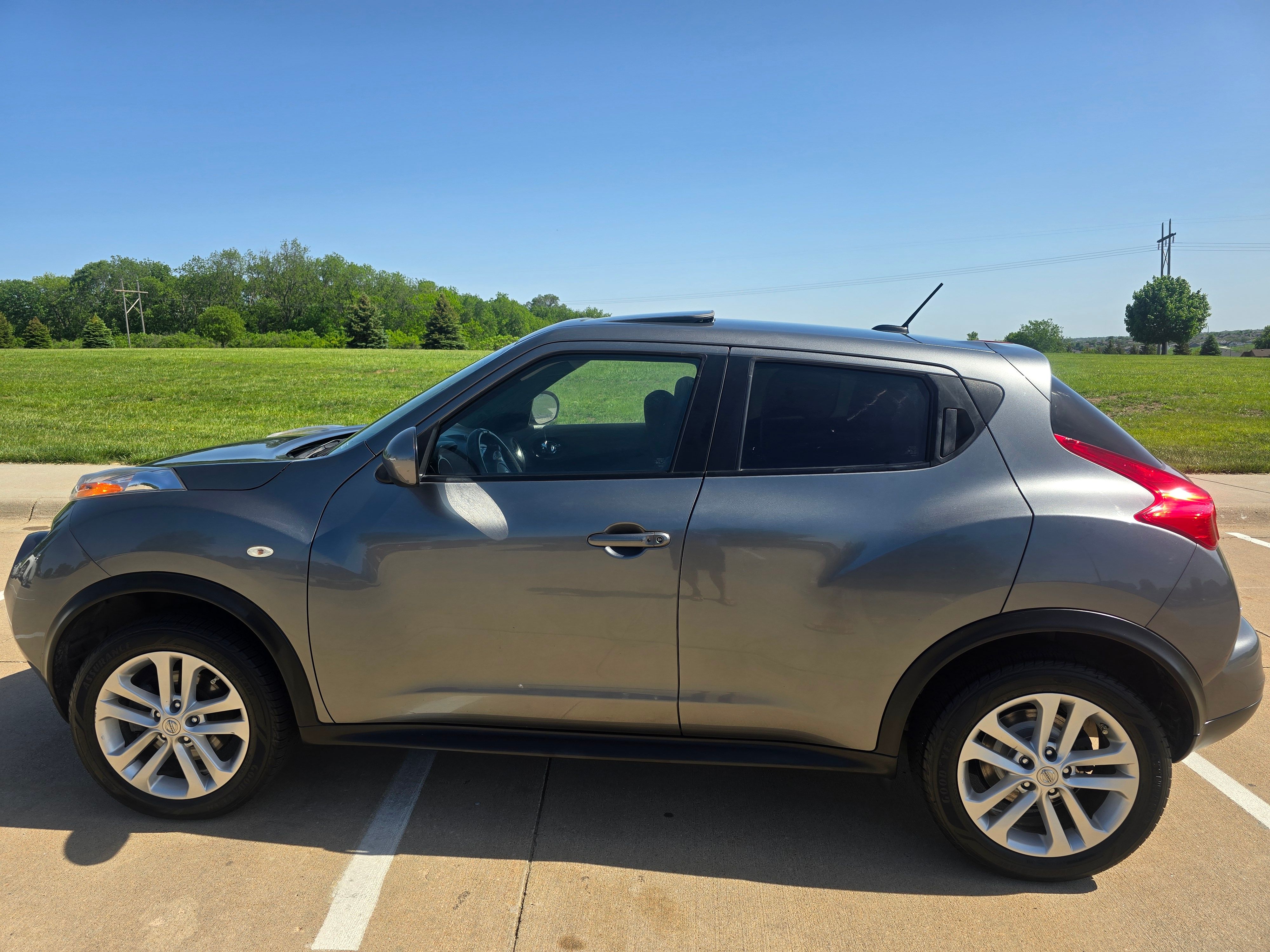 Used 2013 Nissan Juke SV FWD image 4