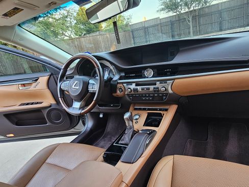 Used 2018 Lexus ES 350 w/ Navigation System Package image 17