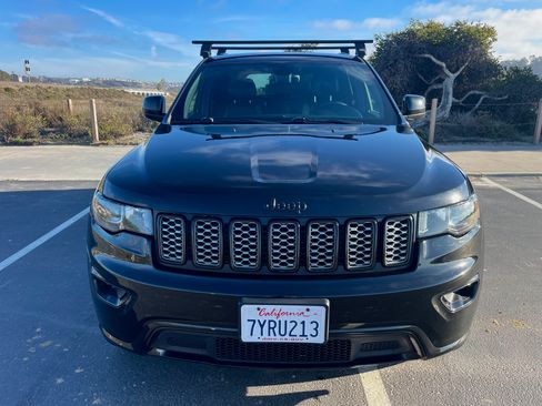 Used 2017 Jeep Grand Cherokee Altitude image 9