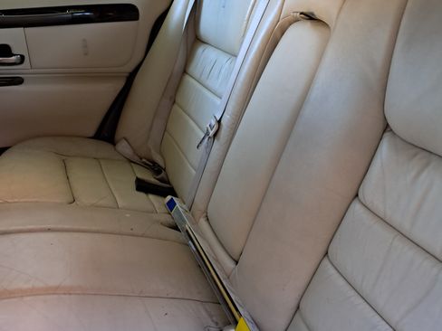 Used 1998 Lincoln Town Car Signature image 5