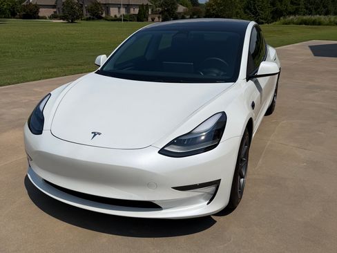 Used 2022 Tesla Model 3 Long Range AWD/4WD image 2