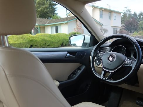 Used 2015 Volkswagen Jetta SE image 4