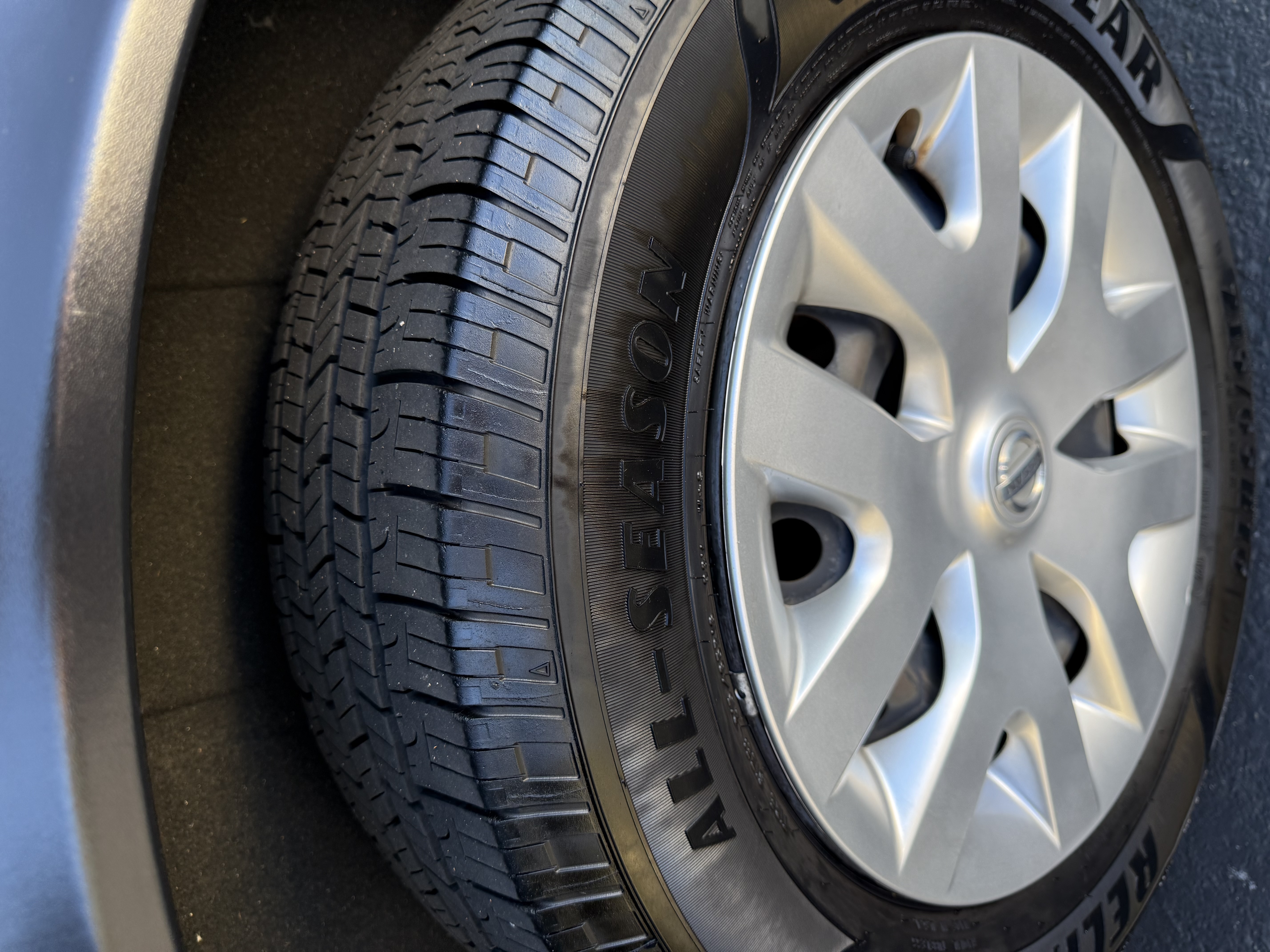 Used 2018 Nissan Rogue Sport S FWD image 6