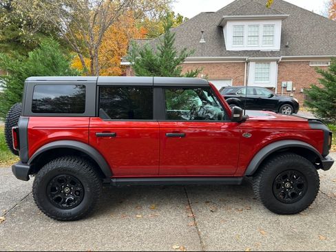 Used 2023 Ford Bronco Wildtrak image 9
