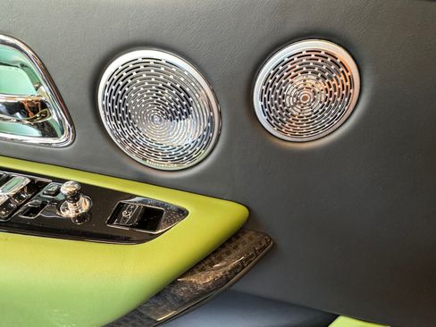 Used 2023 Rolls-Royce Cullinan Black Badge w/ Driver's Package image 12