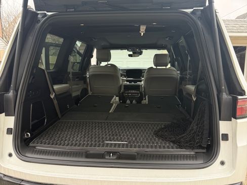 Used 2025 Jeep Wagoneer Series II image 8