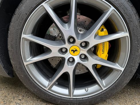 Used 2013 Ferrari California RWD image 9