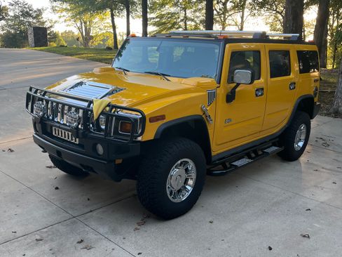 Used 2003 HUMMER H2 w/ Preferred Equipment Group image 1