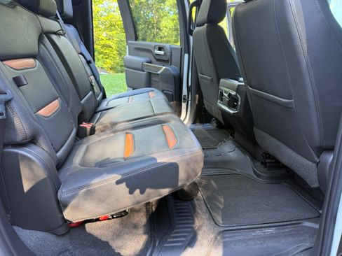 Used 2023 GMC Sierra 2500 AT4 w/ AT4 Preferred Package AWD/4WD image 6
