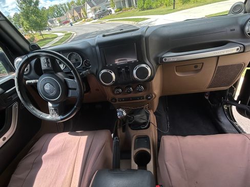 Used 2011 Jeep Wrangler Rubicon w/ PWR Convenience Group image 17