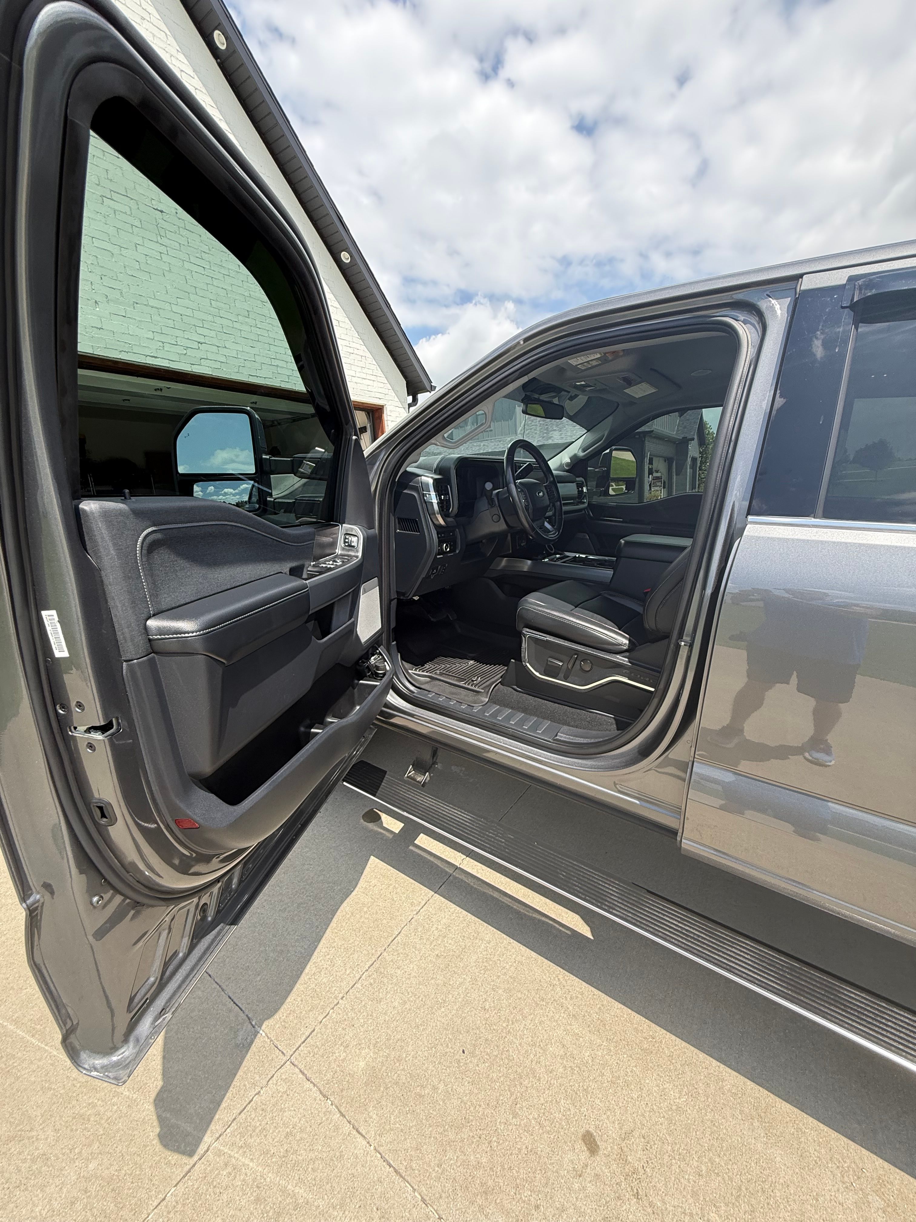 Used 2023 Ford F250 Lariat w/ Lariat Ultimate Package AWD/4WD image 9