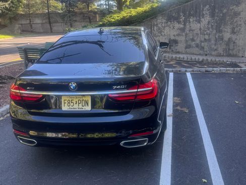 Used 2018 BMW 740i xDrive image 2