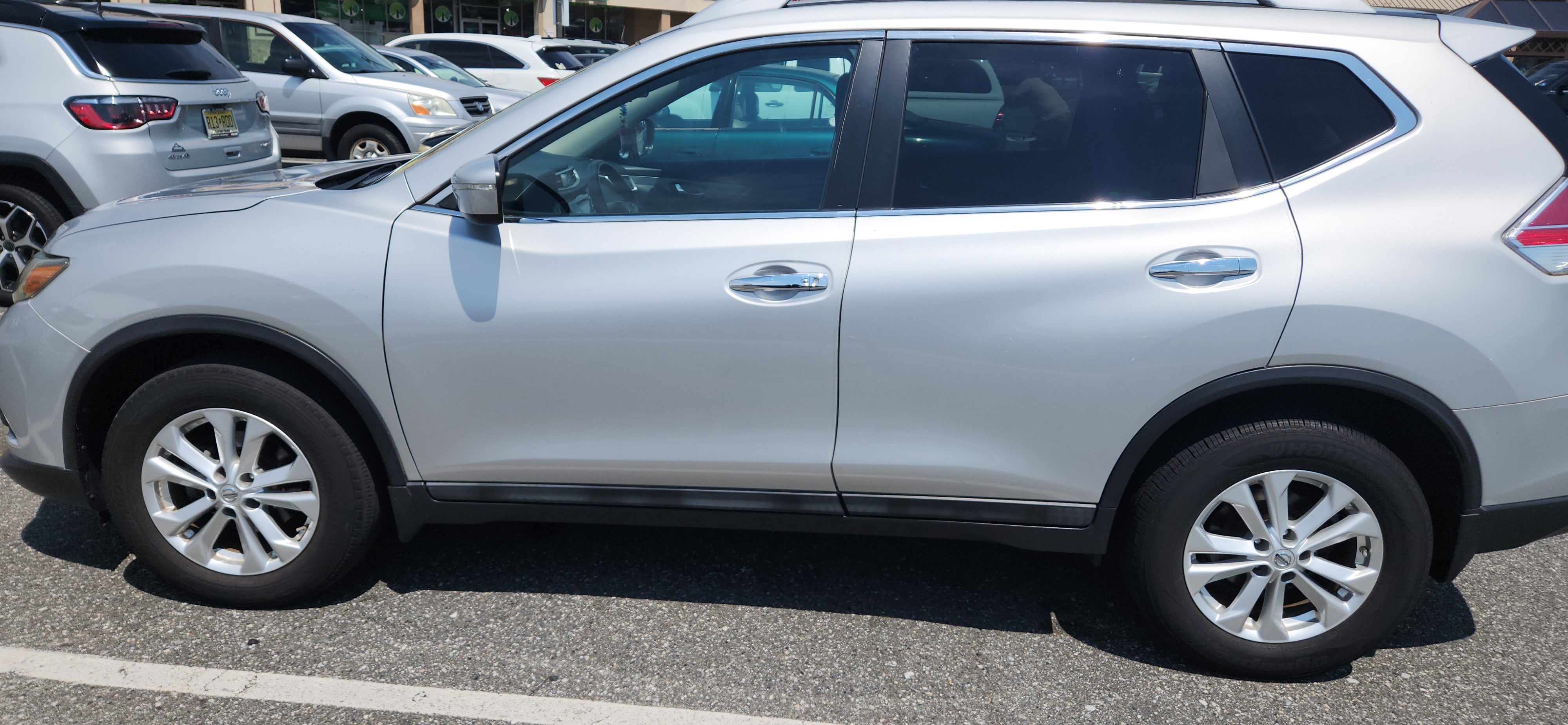 Used 2015 Nissan Rogue SV AWD/4WD image 19