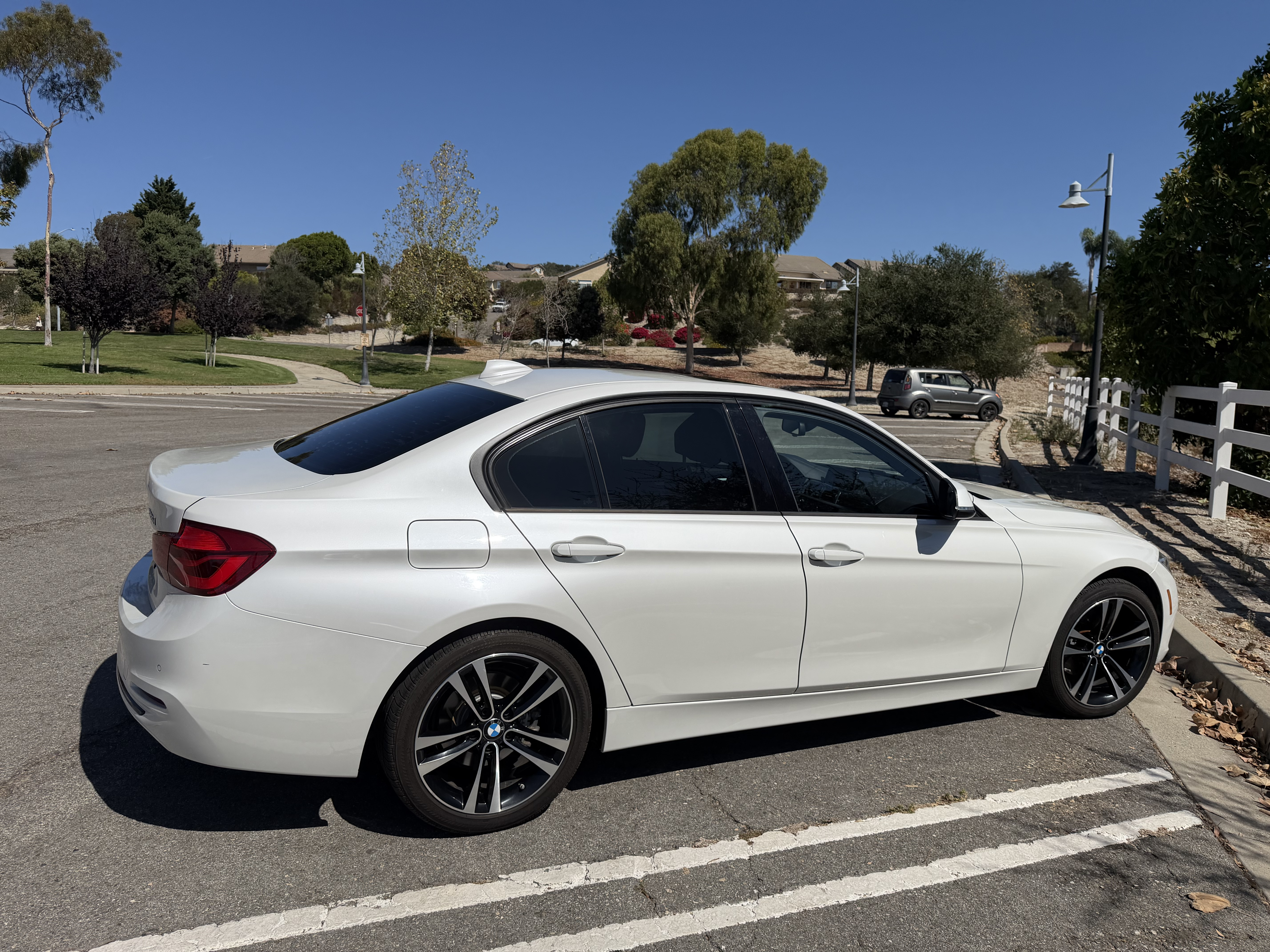 Used 2018 BMW 328d Sedan RWD image 4