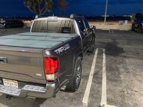 Used 2017 Toyota Tacoma TRD Sport image 13