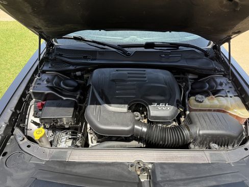Used 2019 Dodge Challenger SXT RWD image 12
