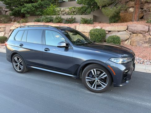 Used 2020 BMW X7 M50i w/ Dynamic Handling Package AWD/4WD image 2