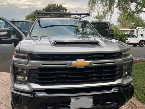 Used 2024 Chevrolet Silverado 2500 Custom w/ Custom Value Package image 2