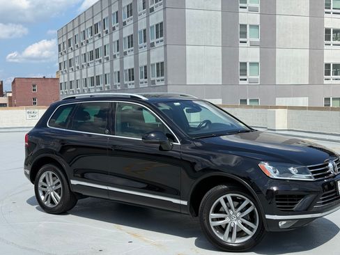 Used 2017 Volkswagen Touareg Wolfsburg Edition AWD/4WD image 2