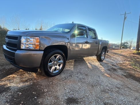 Used 2007 Chevrolet Silverado 1500 W/T w/ Towing Package image 4
