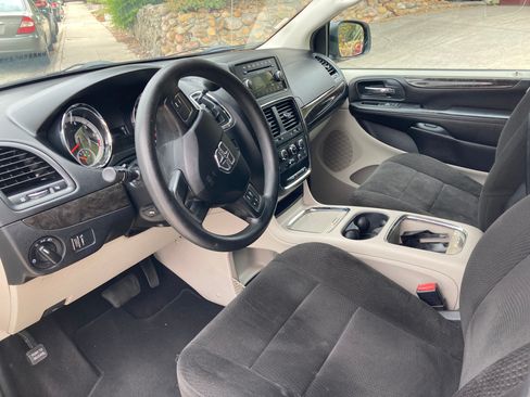 Used 2012 Dodge Grand Caravan SXT image 15