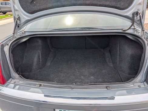 Used 2006 Chrysler 300 C w/ Navigation & Sound Group II RWD image 8