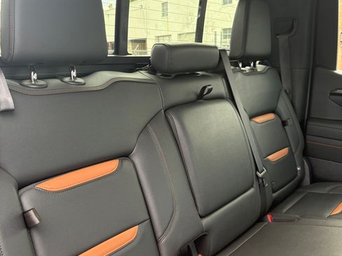 Used 2023 GMC Sierra 1500 AT4 w/ AT4 Preferred Package AWD/4WD image 9