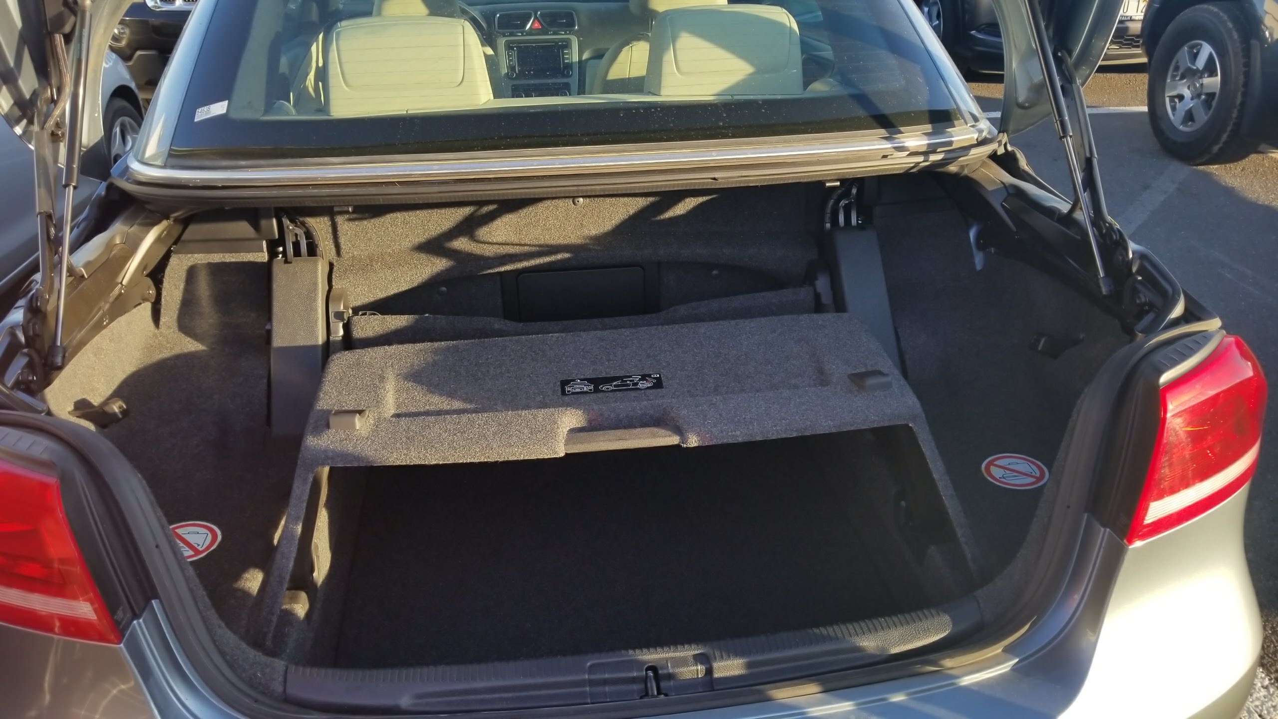 Used 2011 Volkswagen Eos Komfort FWD image 14