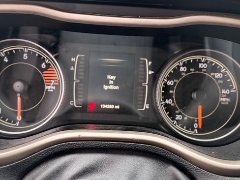 Used 2017 Jeep Cherokee Sport image 13