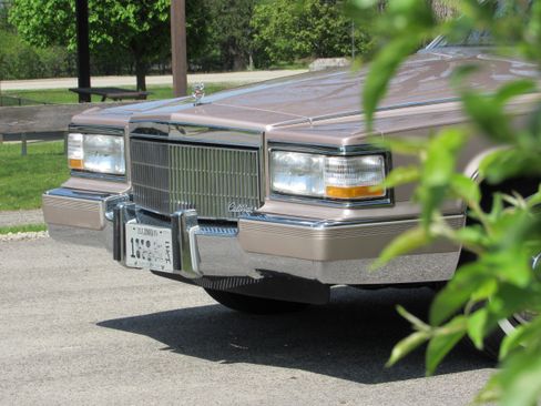 Used 1992 Cadillac Brougham RWD image 6
