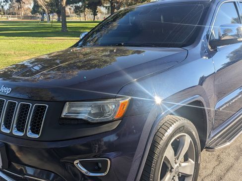 Used 2014 Jeep Grand Cherokee Overland image 2