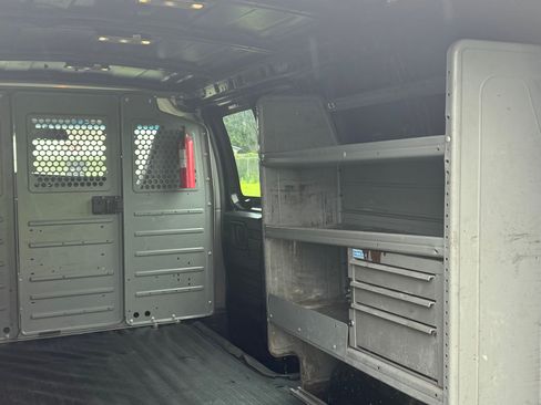 Used 2017 Chevrolet Express 2500 RWD image 13