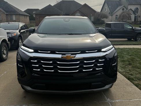 Used 2026 Chevrolet Equinox LT w/ Convenience Package II image 2