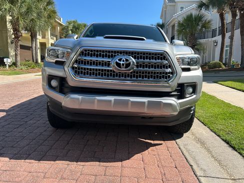 Used 2016 Toyota Tacoma TRD Sport w/ Towing Package AWD/4WD image 19